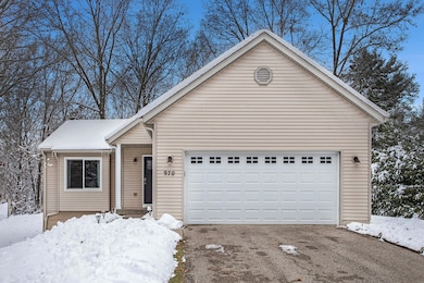 970 Scenic View Dr unit 18, Plainwell, MI 49080 - photo 2