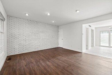 629 Dlyn St, Columbus, OH 43228 - photo 4