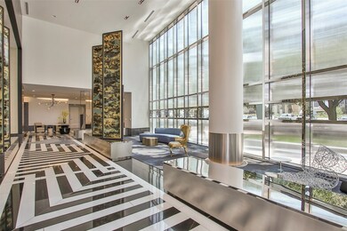 This luxury high rise tower features a spectacular