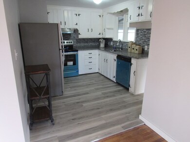 29 Dennis St, Springfield, MA 01118 - photo 5