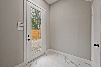 7914 Pointer St unit B, Houston, TX 77016 - photo 3