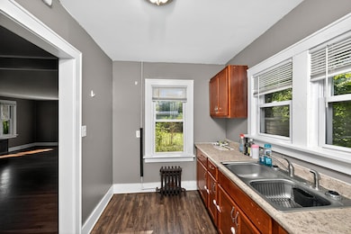 112 W 13th St, La Porte, IN 46350 - photo 5