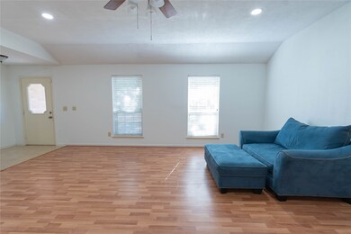 8610 Hot Springs Dr, Houston, TX 77095 - photo 4