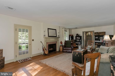 821 W Main St, Purcellville, VA 20132 - photo 6