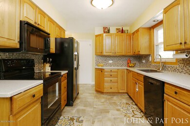 1033 Aster St, Wayland, MI 49348 - photo 4