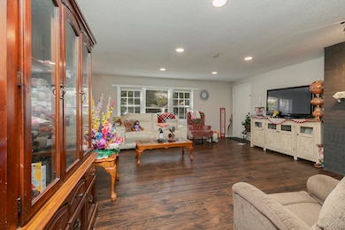 2410 S Fremont Ave, Springfield, MO 65804 - photo 4