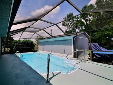 Swimming Pool/Hot Tub/Sauna. Pool & Shed