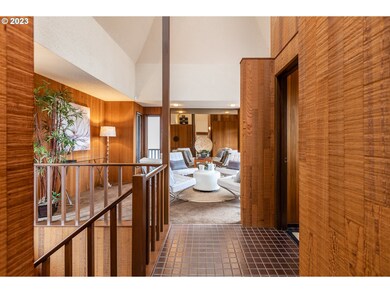 Living Room/Entrance