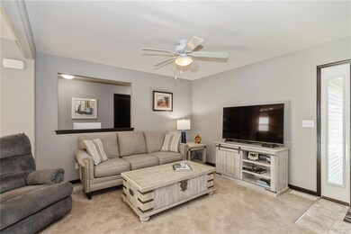 1819 Rosehill Dr SW, Cedar Rapids, IA 52404 - photo 3