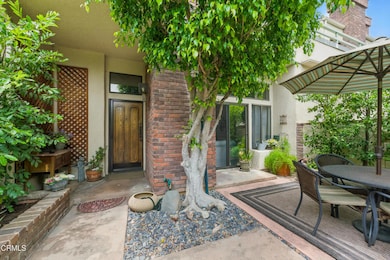 18751 Hatteras St unit 13, Tarzana, CA 91356 - photo 2