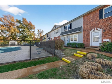 2550 Grayland Walk, Saint Louis, MO 63129 - photo 2