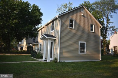 2401 Kent Village Dr, Hyattsville, MD 20785 - photo 3