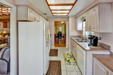 8352 Meadowbrook Dr unit 11, Seminole, FL 33777 - photo 7