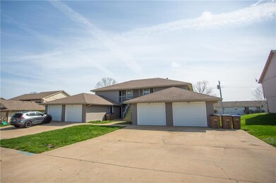 503 Sky Vue Dr, Raymore, MO 64083 - photo 2