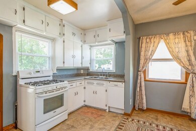 1511 E Ave NW, Cedar Rapids, IA 52405 - photo 3