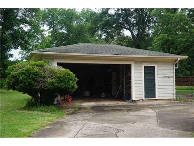Detached Garage.