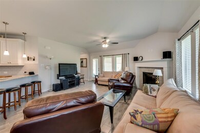 2128 Hill Crest Ct, Weatherford, TX 76086 - photo 6