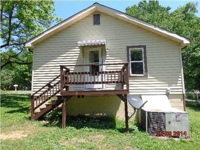 301 Jackson St NW, Cleveland, TN 37312 - photo 2