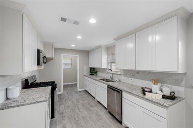 904 Scott Dr, Hurst, TX 76053 - photo 5