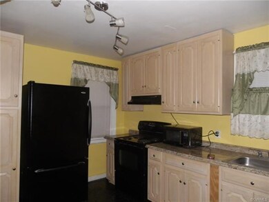 EAT IN KITCHEN