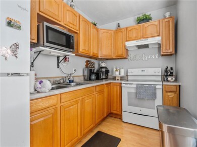 812 Social St, Woonsocket, RI 02895 - photo 4