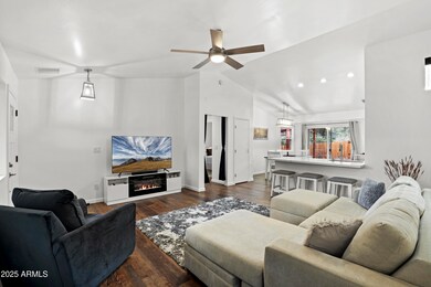 Living Room (4)
