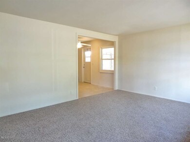 03 - Spacious living room leads into kit