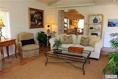 200 - Living room