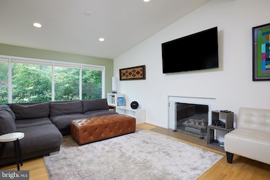 11711 Karen Dr, Potomac, MD 20854 - photo 6