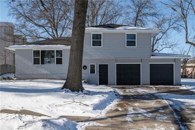 812 NW North Summit Cir, Blue Springs, MO 64015 - photo 2