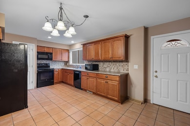 N114W16633 Royal Ct unit 4, Germantown, WI 53022 - photo 4