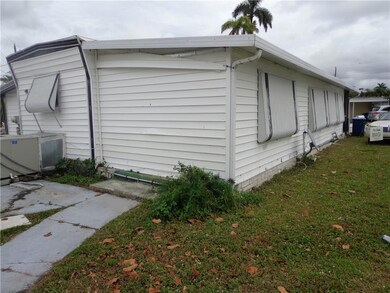 REAR AND SIDE VIEW - AWNINGS DOWN