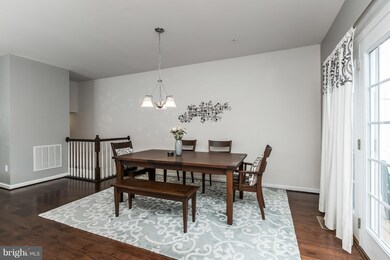 918 Magnolia Blossom Ct, Sykesville, MD 21784 - photo 5