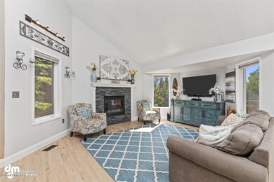 06-Living Room 20200624-DW-6523