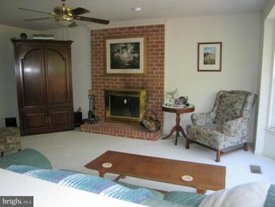 12307 Chagall Dr, North Potomac, MD 20878 - photo 3