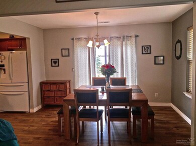 3129 SW Juniper Ave, Redmond, OR 97756 - photo 4