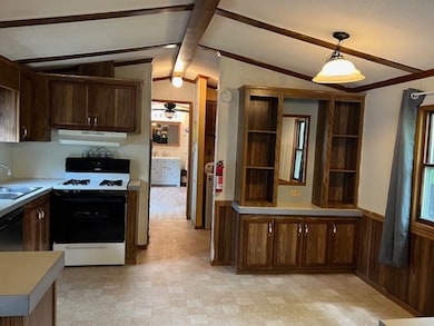 Eat-in Kitchen.
