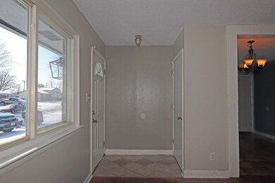 4850 Warminster Dr, Columbus, OH 43232 - photo 2