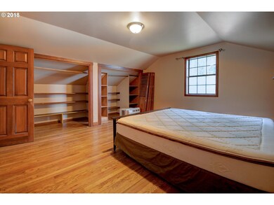 Bedroom, Primary