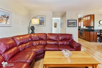 38-Living Room-ELKO8021