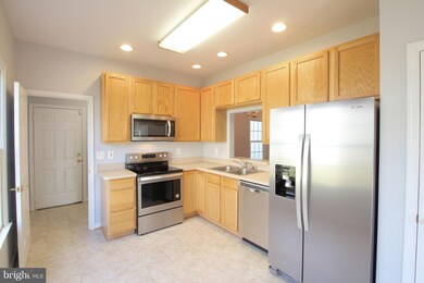 6902 Winthrop Ct, Fredericksburg, VA 22407 - photo 5