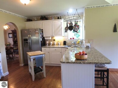 331 N Hoover Ave, Gladwin, MI 48624 - photo 7