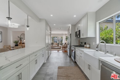 19427 Lemay St, Reseda, CA 91335 - photo 4