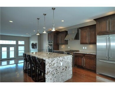 107 Sweetbriar Village T, Mount Washington, PA 15211 - photo 3