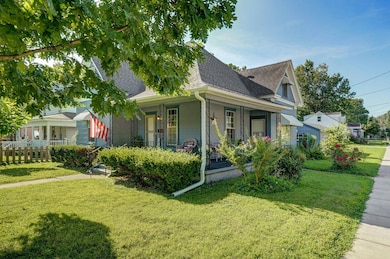 1462 E McDaniel St-2