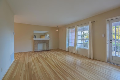 2924 Palomas Dr NE, Albuquerque, NM 87110 - photo 6