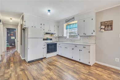 235 Shumaker Dr, Statesville, NC 28625 - photo 4