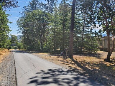 8301 Carolina Dr, Central Point, OR 97502 - photo 4