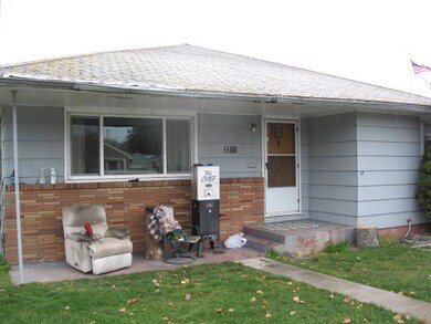 2230 Vine Ave, Klamath Falls, OR 97601 - photo 2