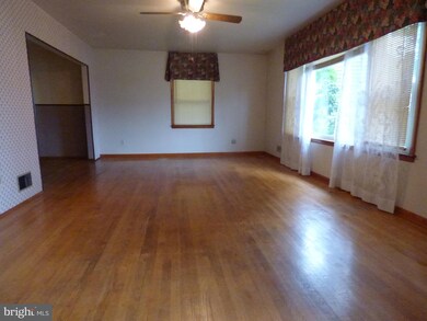 971 Homberg Ave, Essex, MD 21221 - photo 2